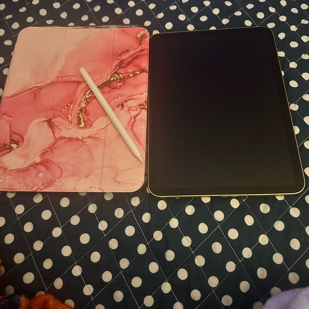 Yellow IPAD 10th generation with pink marble case and apple pen iPad is 64 GB